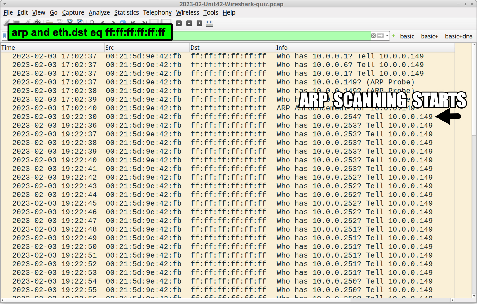画像18は、Wiresharkで「arp and eth.dst eq ff:ff:ff:ff:ff:ff」というフィルターを指定した結果を示すWiresharkのスクリーンショットです。ARPスキャンが始まった場所が矢印で示されています。 