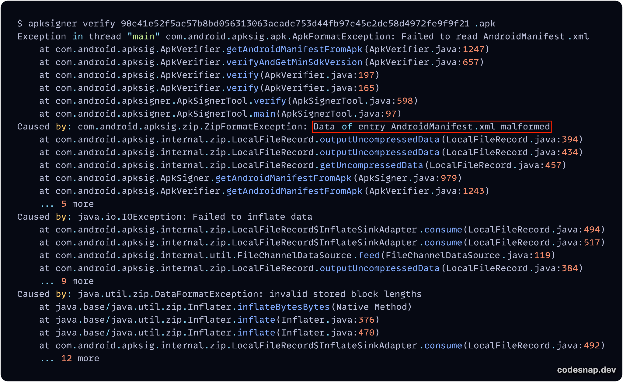 画像 14 は何行もあるコードのスクリーンショットです。赤い矩形で強調表示されているのは、apksigner が XML ファイルを読み取ることができなかったエラーを示す行です。Data of entry AndroidManifest.xml malformed (AndroidManifest.xml エントリーのデータが不正) 